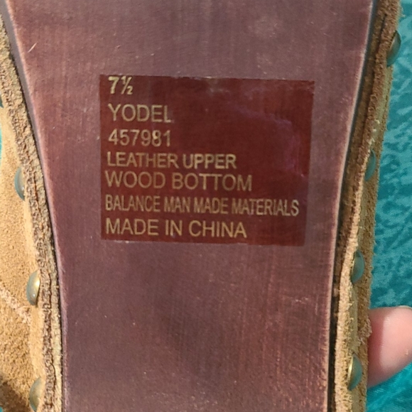 Roxy "Yodel" Suede Heels - Picture 10 of 14